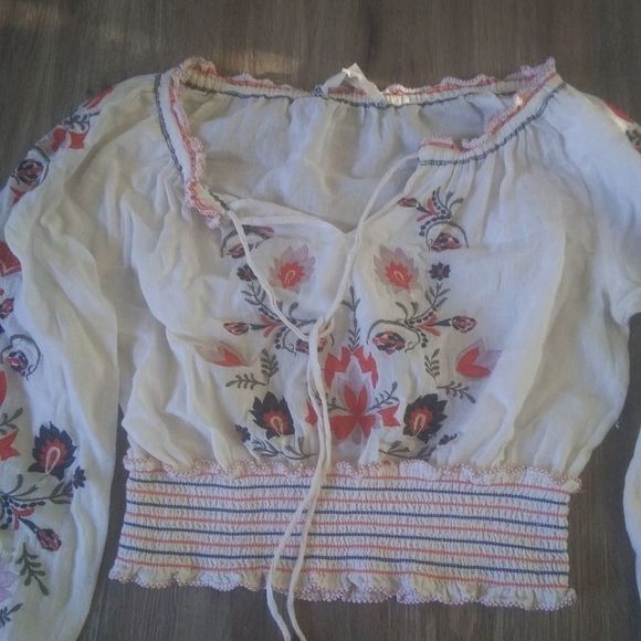 Chelsea & Violet Embroidered Crop Top - Picture 3 of 8